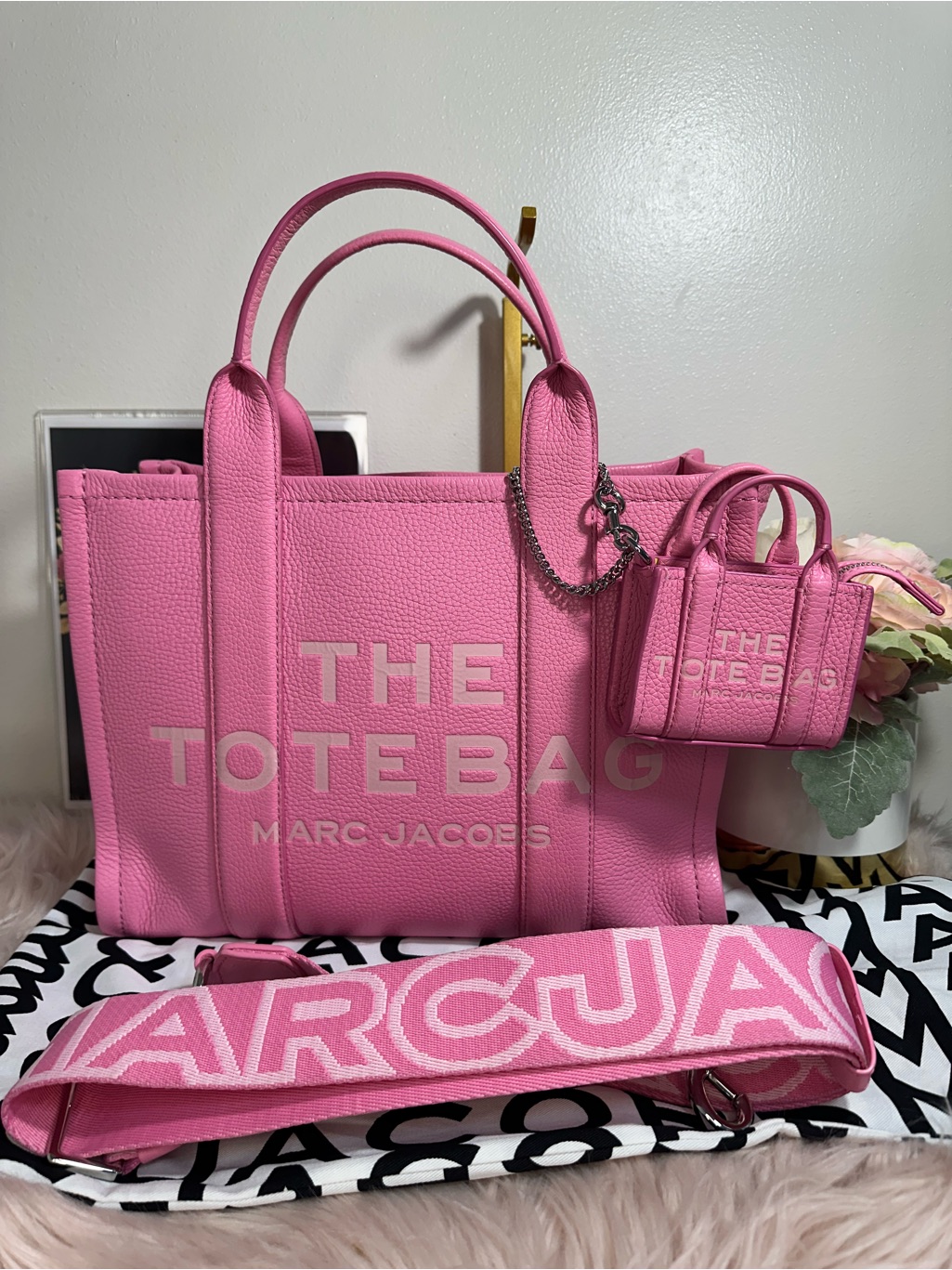 Marc Jacobs Pink The Tote Bag Signature Canvas Tote With Strap
